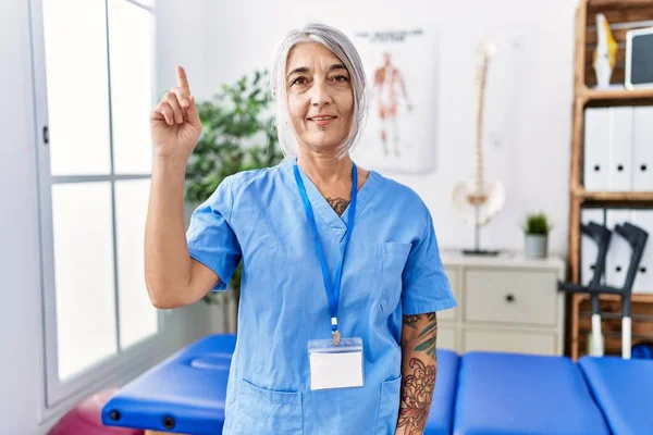 Middle Age Grey Haired Woman Wearing Physiotherapist Uniform Medical Clinic — Stock Photo, Image