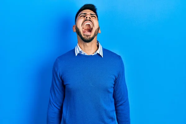 Jovem Hispânico Com Barba Vestindo Camisola Azul Casual Irritado Louco — Fotografia de Stock