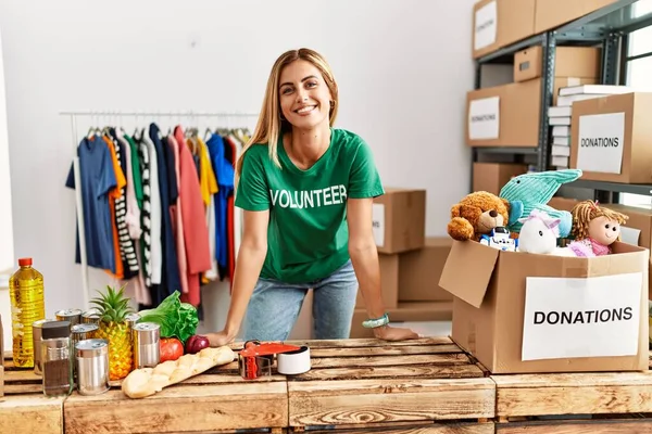 Young Caucasian Volunteer Girl Smiling Happy Standing Charity Center — Stock Photo, Image