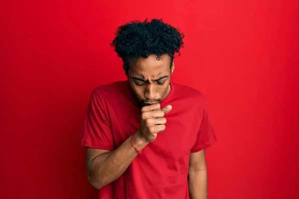 Jonge Afro Amerikaanse Man Met Baard Draagt Casual Rood Shirt — Stockfoto