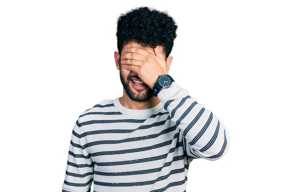 Jovem Árabe Com Barba Vestindo Camisola Listrada Casual Sorrindo Rindo — Fotografia de Stock