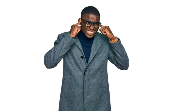 Νεαρός Αφροαμερικάνος Που Φοράει Επαγγελματικά Ρούχα Και Γυαλιά Που Καλύπτουν — Φωτογραφία Αρχείου