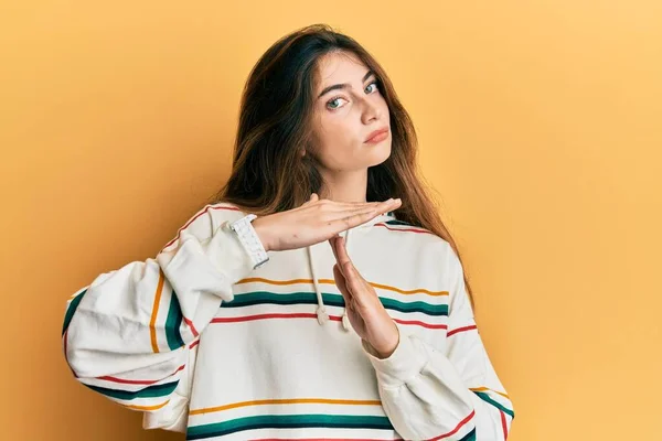 Jonge Blanke Vrouw Draagt Casual Kleding Doen Time Out Gebaar — Stockfoto