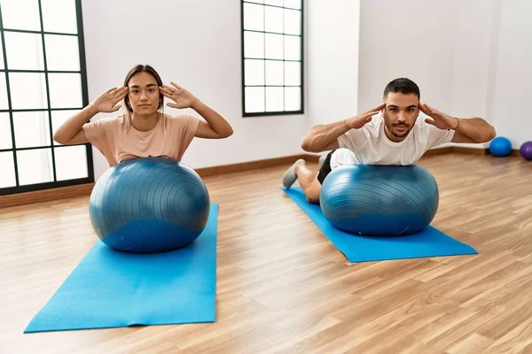 Latin Man Woman Couple Training Fit Ball Sport Center — Stock Photo, Image