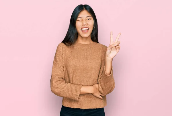 Beautiful Young Asian Woman Wearing Casual Winter Sweater Smiling Happy — Φωτογραφία Αρχείου