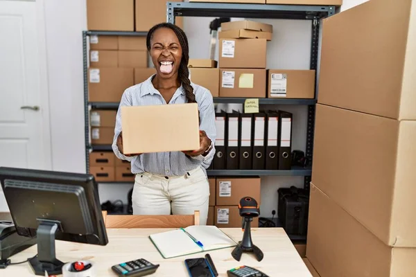 Afrikaanse Vrouw Werken Bij Kleine Bedrijven Commerce Holding Box Steken — Stockfoto