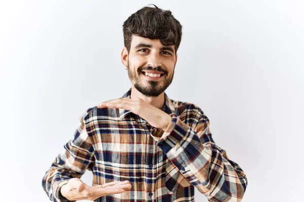 Hispanischer Mann Mit Bart Steht Über Isoliertem Hintergrund Und Gestikuliert — Stockfoto