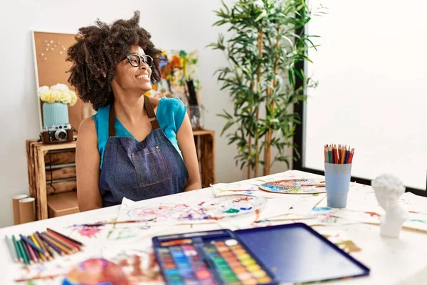 Beautiful African American Woman Afro Hair Painting Art Studio Looking — Stock Photo, Image