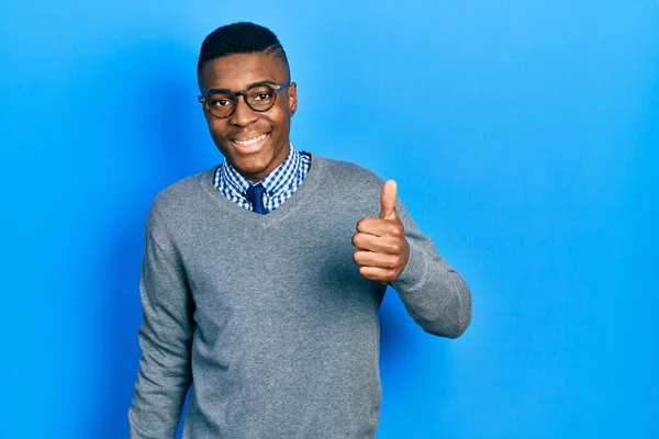 Fiatal Afro Amerikai Férfi Visel Üzleti Stílus Szemüveg Mosolygós Boldog — Stock Fotó