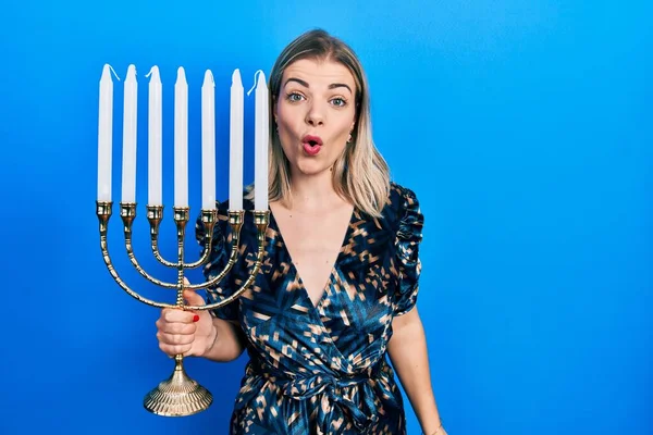 Beautiful Caucasian Woman Holding Menorah Hanukkah Jewish Candle Scared Amazed — Stock Photo, Image