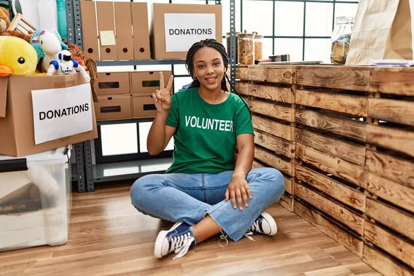 Young African American Woman Wearing Volunteer Shirt Donations Stand Showing — Stock Photo, Image