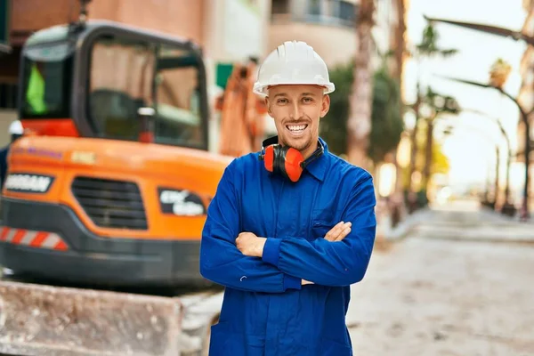 Young Caucasian Worker Smiling Happy Wearing Uniform City — Stock Photo, Image