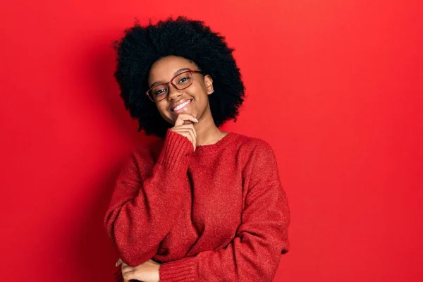 Young African American Woman Wearing Casual Clothes Glasses Smiling Looking — Stock Photo, Image