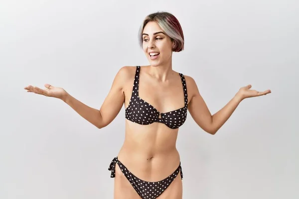 Junge Schöne Frau Trägt Badeanzug Über Isoliertem Hintergrund Lächelnd Beide — Stockfoto