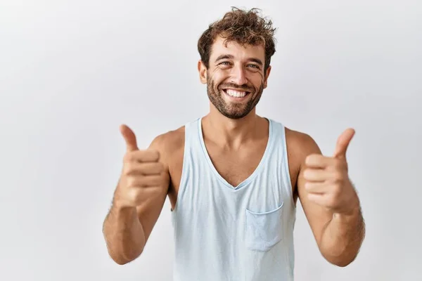 Jonge Knappe Man Die Geïsoleerde Achtergrond Succes Teken Doet Positieve — Stockfoto