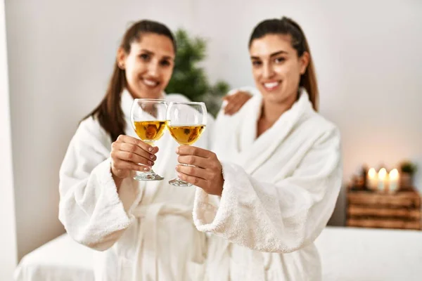 Two Women Wearing Bathrobe Toasting Champagne Standing Beauty Center — Stock Photo, Image