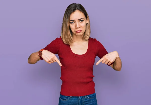 Jeune Fille Blonde Portant Des Vêtements Décontractés Pointant Vers Bas — Photo