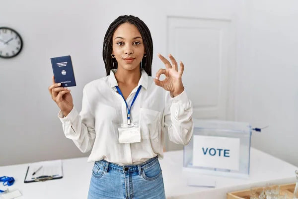 Joven Mujer Afroamericana Las Elecciones Campaña Política Con Pasaporte Deutschland — Foto de Stock