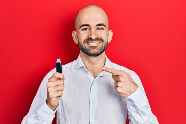 Young Bald Man Holding Removable Memory Usb Smiling Happy Pointing — Stock Photo, Image
