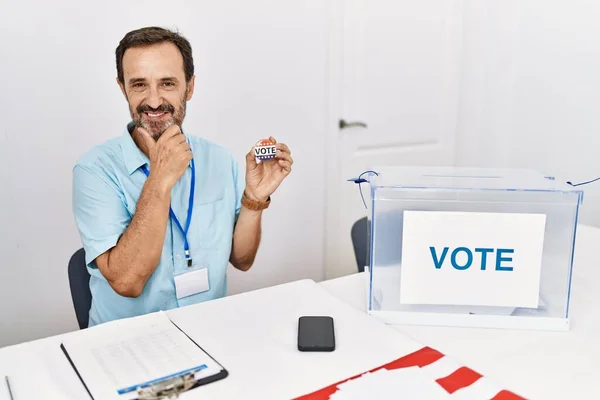 Middle Age Man Beard Sitting Ballot Holding Vote Badge Looking — Stock Photo, Image