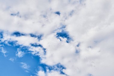 Güzel mavi gökyüzü resmi