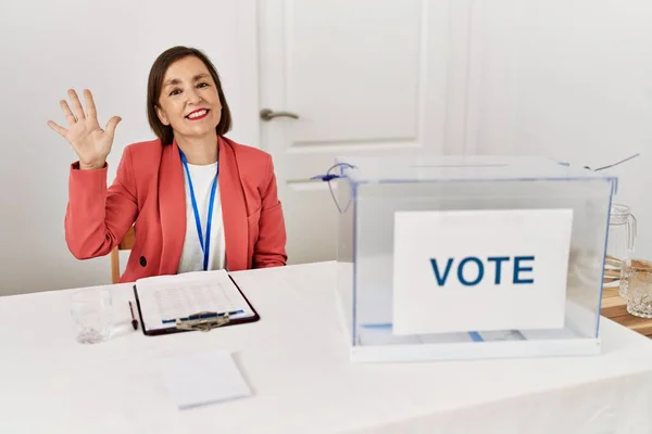 Belle Femme Hispanique Âge Moyen Aux Élections Politiques Assis Par — Photo