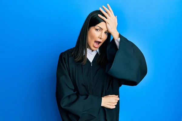 Young Hispanic Woman Wearing Judge Uniform Surprised Hand Head Mistake — Stock Photo, Image