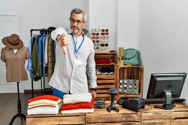 Der Hispanische Mann Mittleren Alters Der Als Manager Einer Einzelhandelsboutique — Stockfoto