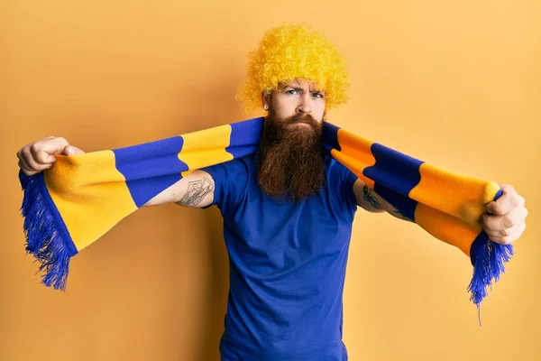 Homem Ruivo Com Barba Longa Futebol Jogo Torcida Hooligan Vestindo — Fotografia de Stock