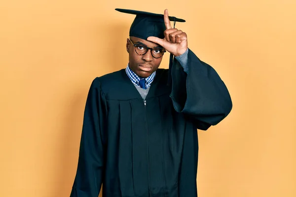 Young African American Man Wearing Graduation Cap Ceremony Robe Making — Stock Photo, Image