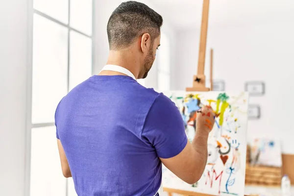 Jeune Homme Hispanique Sur Dessin Vue Arrière Studio Art — Photo
