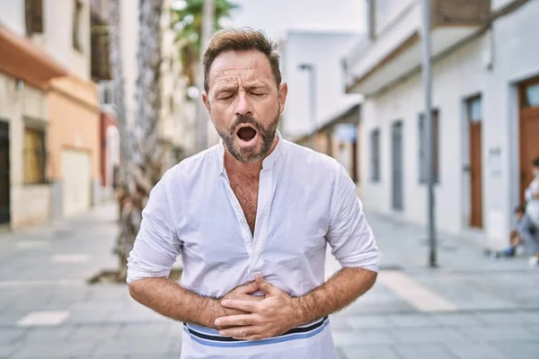 Hombre Mediana Edad Aire Libre Ciudad Con Mano Estómago Porque —  Fotos de Stock