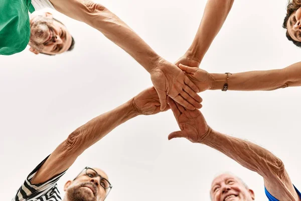 Gruppe Von Freunden Mittleren Alters Mit Händen Zusammen — Stockfoto