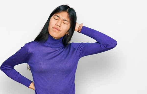 Beautiful Young Asian Woman Wearing Casual Clothes Suffering Neck Ache — Stock Photo, Image