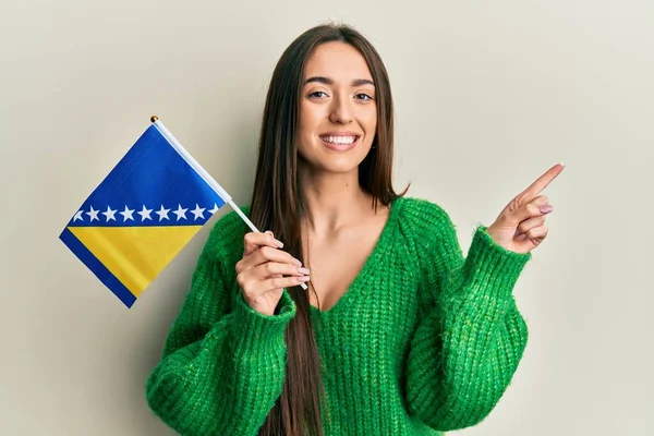 Jong Latijns Amerikaans Meisje Houdt Bosnia Hier Vina Vlag Lachend — Stockfoto