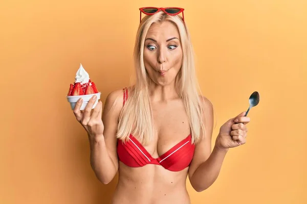 Young Blonde Woman Wearing Bikini Holding Ice Cream Making Fish — Stock Photo, Image