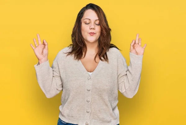 Jeune Femme Taille Portant Des Vêtements Décontractés Détendre Sourire Les — Photo