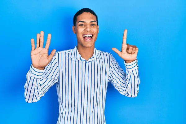 Junger Afrikanisch Amerikanischer Typ Lässiger Kleidung Der Mit Finger Nummer — Stockfoto