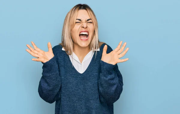 Junge Kaukasische Frau Lässiger Kleidung Feiert Verrückt Und Verrückt Nach — Stockfoto