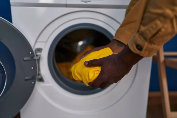 Young African American Man Washing Clothes Laundry Room — Stock Photo, Image