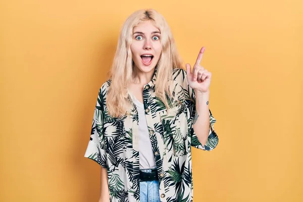 Beautiful Caucasian Woman Blond Hair Wearing Tropical Shirt Pointing Finger — Stock Photo, Image