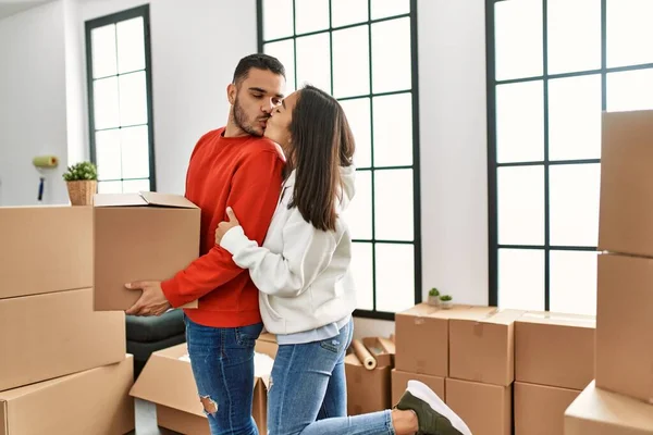 Young Latin Couple Kissing Holding Cardboard Box New Home — Stock Photo, Image