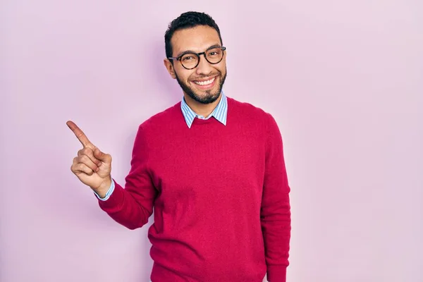 Homem Hispânico Com Barba Vestindo Camisa Negócios Óculos Com Grande — Fotografia de Stock