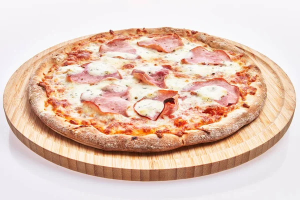 Wooden Plate Italian Prosciutto Pizza White Isolated Background — Stock Photo, Image
