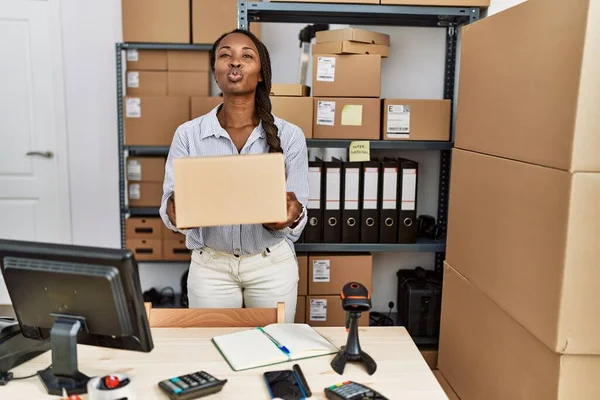 African Woman Working Small Business Ecommerce Holding Box Looking Camera — Stock Photo, Image