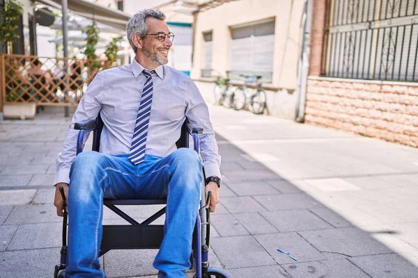 Homem Hispânico Meia Idade Vestindo Roupas Negócios Sentado Cadeira Rodas — Fotografia de Stock
