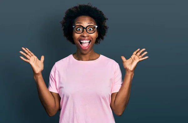 Afrikai Amerikai Afro Haj Visel Alkalmi Ruhák Szemüveg Ünnepli Őrült — Stock Fotó