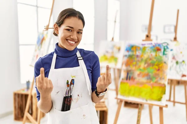 Young Brunette Woman Art Studio Showing Middle Finger Doing Fuck — Stock fotografie