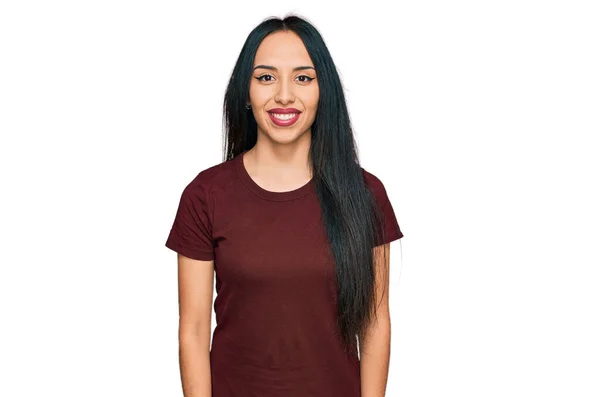 Menina Hispânica Jovem Vestindo Shirt Casual Com Sorriso Feliz Legal — Fotografia de Stock