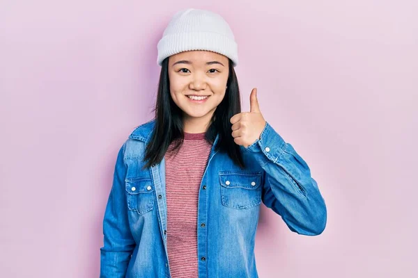 Young Chinese Girl Wearing Cute Wool Cap Smiling Happy Positive — Stock Photo, Image